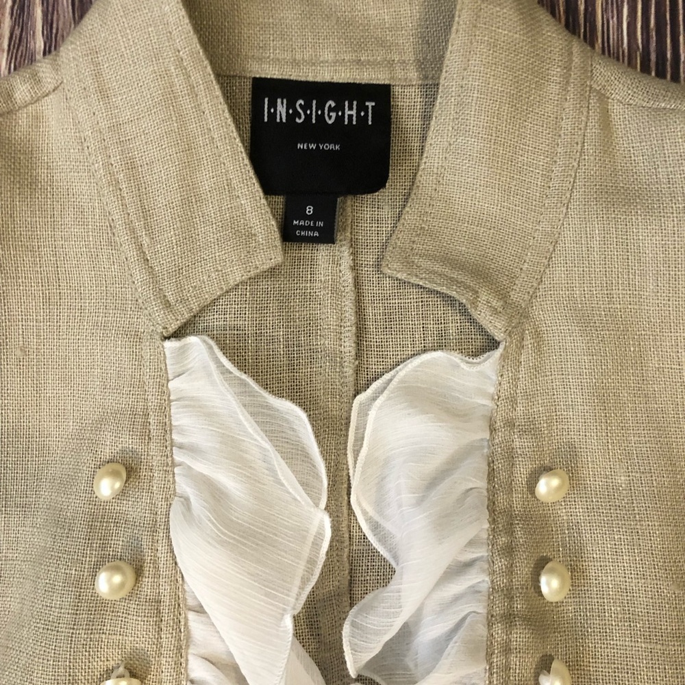 INSIGHT TAN LINEN WITH WHITE RUFFLED FRONT & ON ARMS  BUTTONS JACKET/TOP size 8 - Picture 2 of 15